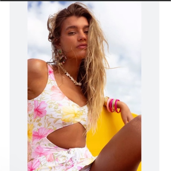 NWOT LOVESHACKFANCY X HURLEY HIBISCUS CHEEKY ONE PIECE. Size Medium! - Picture 4 of 9